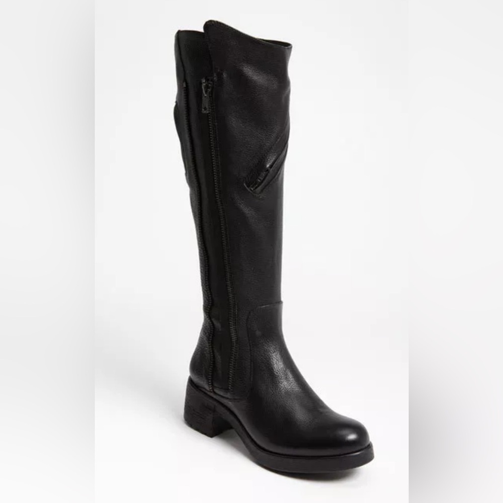 Vera Wang Evan black leather tall boot size 6 1/2